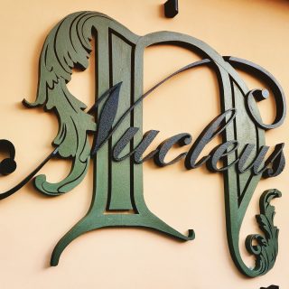 NUCLEUS je jedan poseban restoran gde se svakom detalju posvećuje maksimalna pažnja. Sve u ovom restoranu, od hrane do ambijenta, ima umetnički potpis. Našem ateljeu je ukazana posebna čast da izradimo njihov znak na fasadi sa kojom posetioci iz pravca Novog Sada uspostavljaju prvi vizuelni kontakt. Hvala @nucleus_restoran na poverenju i prilici da naš rad zasija u punom svetlu.
-
#restoran #ugostiteljstvo #ugostiteljstvosrbija #ugostiteljstvonovisad #ugostiteljskaoprema #reklama #fasada #dekoracijafasade #logo #logotype #cnc #cncmachine #foamcutting #foamcuttingmachine #stiropor #stirodur #stirodurreklame #stiroporart #stiroporimena #stiroporslova #stiropordekoracije #dekoracija #dekoracije #dekoracijevencanja #dekoracijaizloga #dekoracijalokala #brendiranje #brendiranjelokala #cncsecenjestiropora