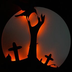 Halloween LED dekoracija – Vrana na ruci iz groba